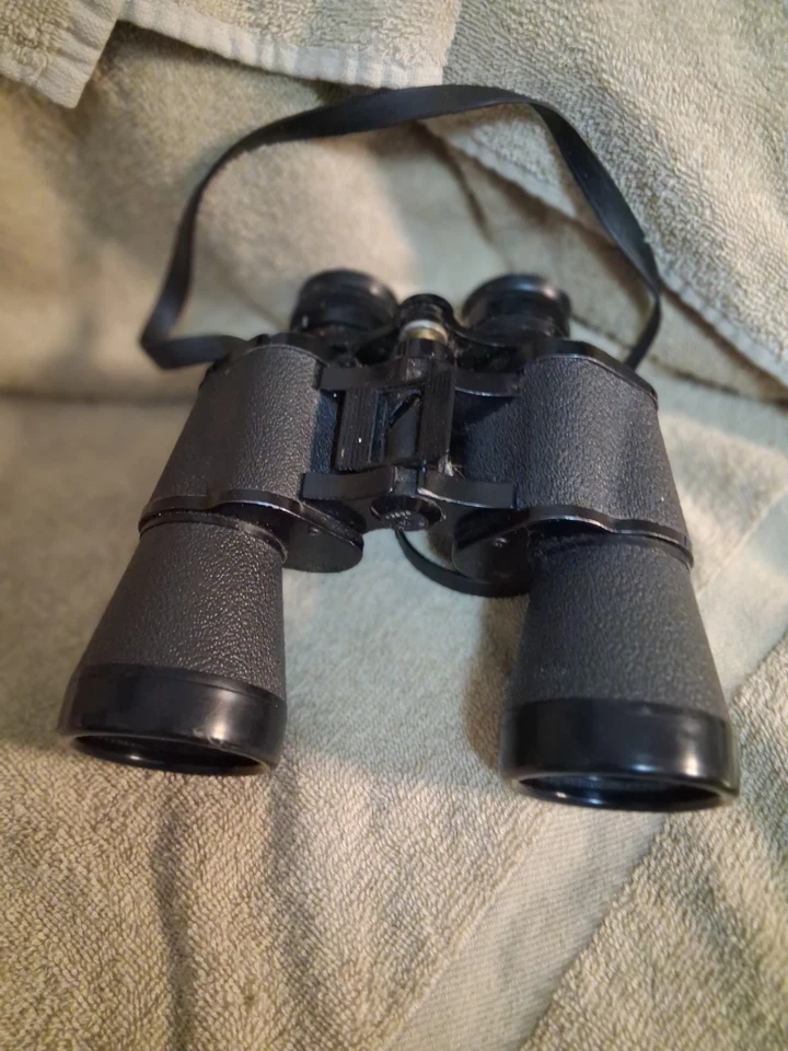 Bushnell PowerView Wide Angle Binoculars Black 10x50 367ft at 1000yds sport - Image 2 of 4