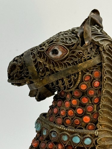 Antica borchia corallo tibetano e turchese gioiello ottone dorato cavallo rampante *leggi* - Foto 13 di 22