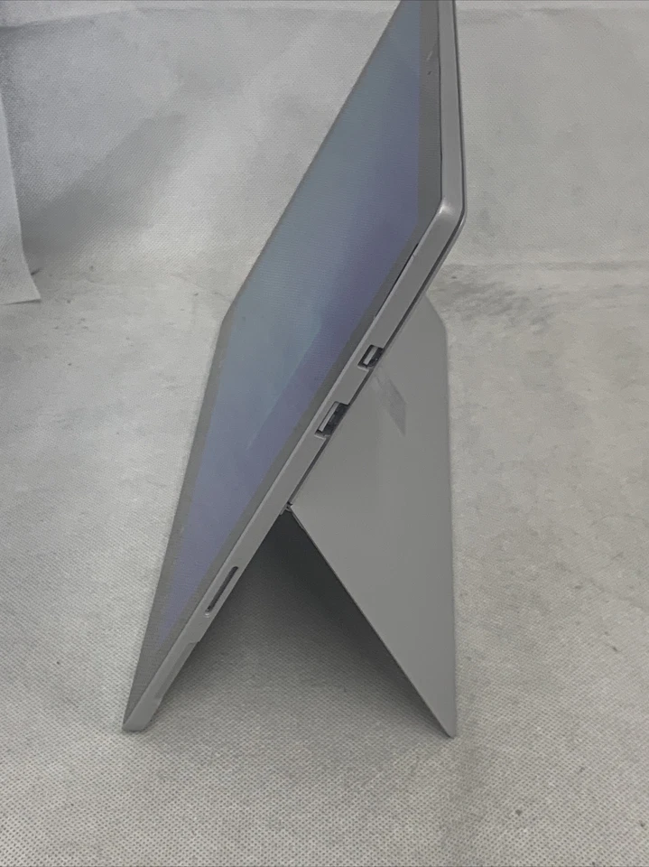 Microsoft Surface Pro 5th Gen. 1807 12.3" (256GB Intel i5) Cellular LTE - Silver - Image 4 of 4
