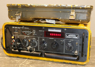 Hewlett Packard 8640B AM/FM RF Signal Generator