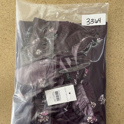 Ann Taylor Bluse Damen S Pflaume Blumen Oberteil 3/4 Arm Bindeband Rüschen Ausschnitt Slinky Neu - Bild 10 von 10