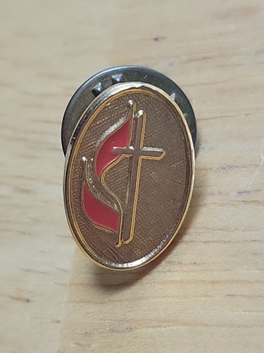 Vintage United Methodist Cross & Robe Christian Gold Toned Lapel Pin .5"