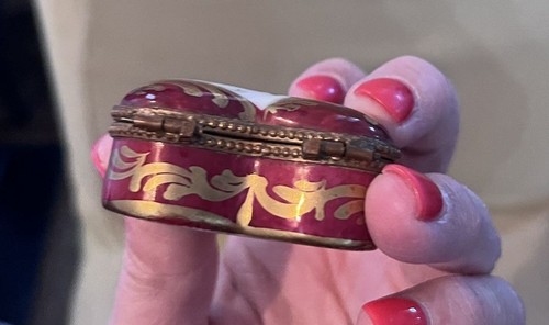 Limoges Vintage Rose Deep Red Heart Shaped Trinket Box Hinged Lid Flower Clasp - Picture 9 of 12