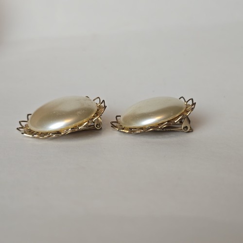 Vintage 1980s Faux Pearl Dome Clip-On Earrings - Gold Tone Filigree Bold Retro - Picture 4 of 19