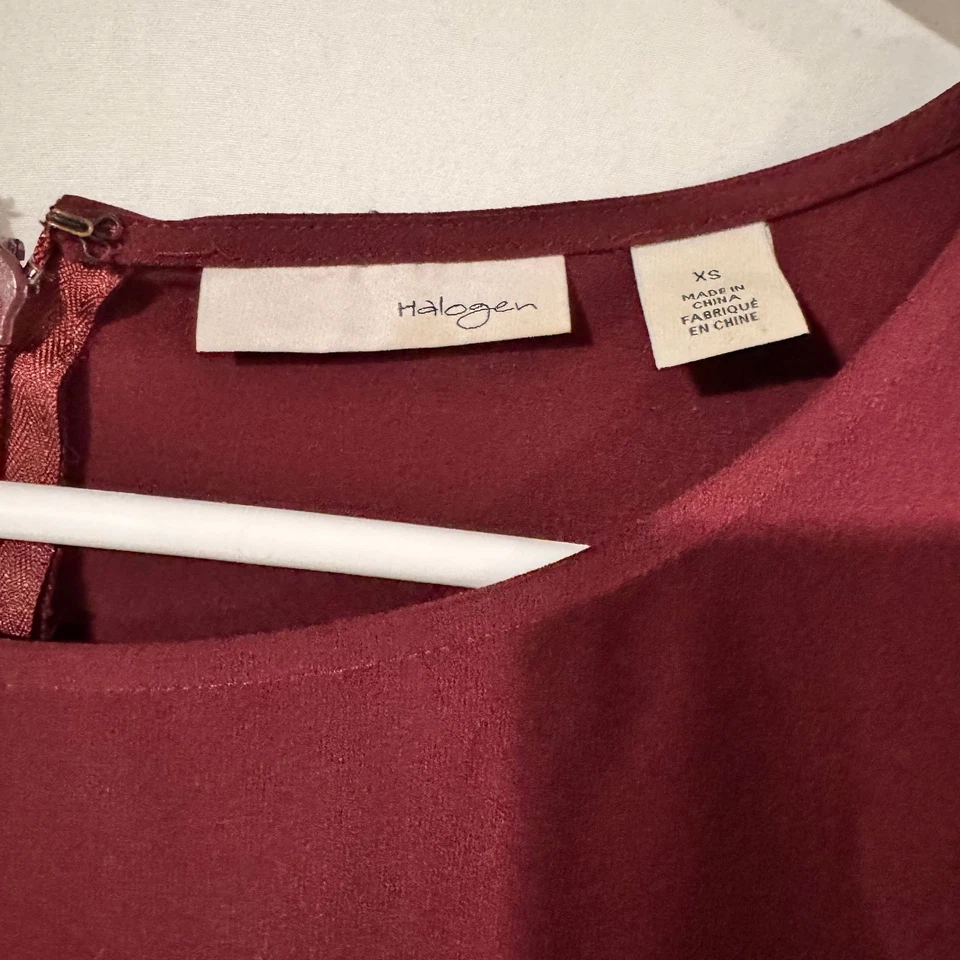 Top halógeno borgoña manga larga corbata delantera Foto 2 de 3