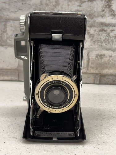 VINTAGE 1940s Kodak Tourist Vintage Folding Film Camera - Picture 1 of 6