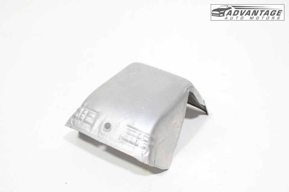 2016-2023 CHEVROLET CAMARO 2.0L TUBO DE ESCAPE PROTETOR TÉRMICO TAMPA SUPERIOR FABRICANTE DE EQUIPAMENTO ORIGINAL - Imagem 3 de 4