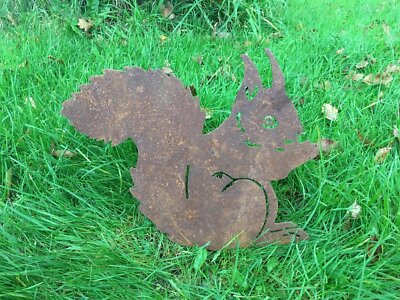 Rostiges sitzendes Eichhörnchen Metall Garten Kunst Silhouette rustikal Ornament Baustahl