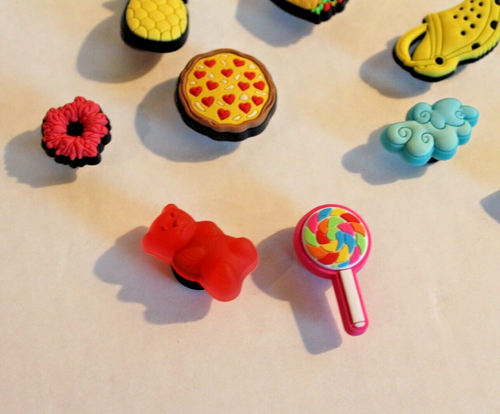 LOTE de 9 Dijes para Zapatos Crocs Jibbitz Broches de presión para Zapatos de cocodrilo Taco Donut Caramelo Pizza - Imagen 2 de 5