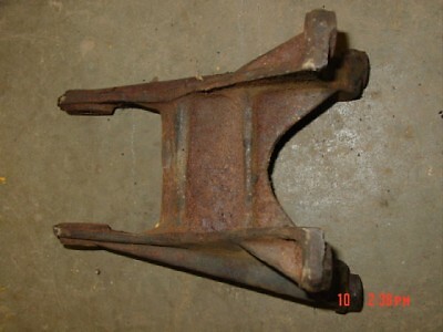 8952000574 Jeep Wrangler 2.5 engine Drivers side motor bracket YJ mount 4 cyl - Picture 4 of 5