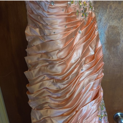Abschlussballkleid mit Pfirsichperlen - Bild 5 von 11