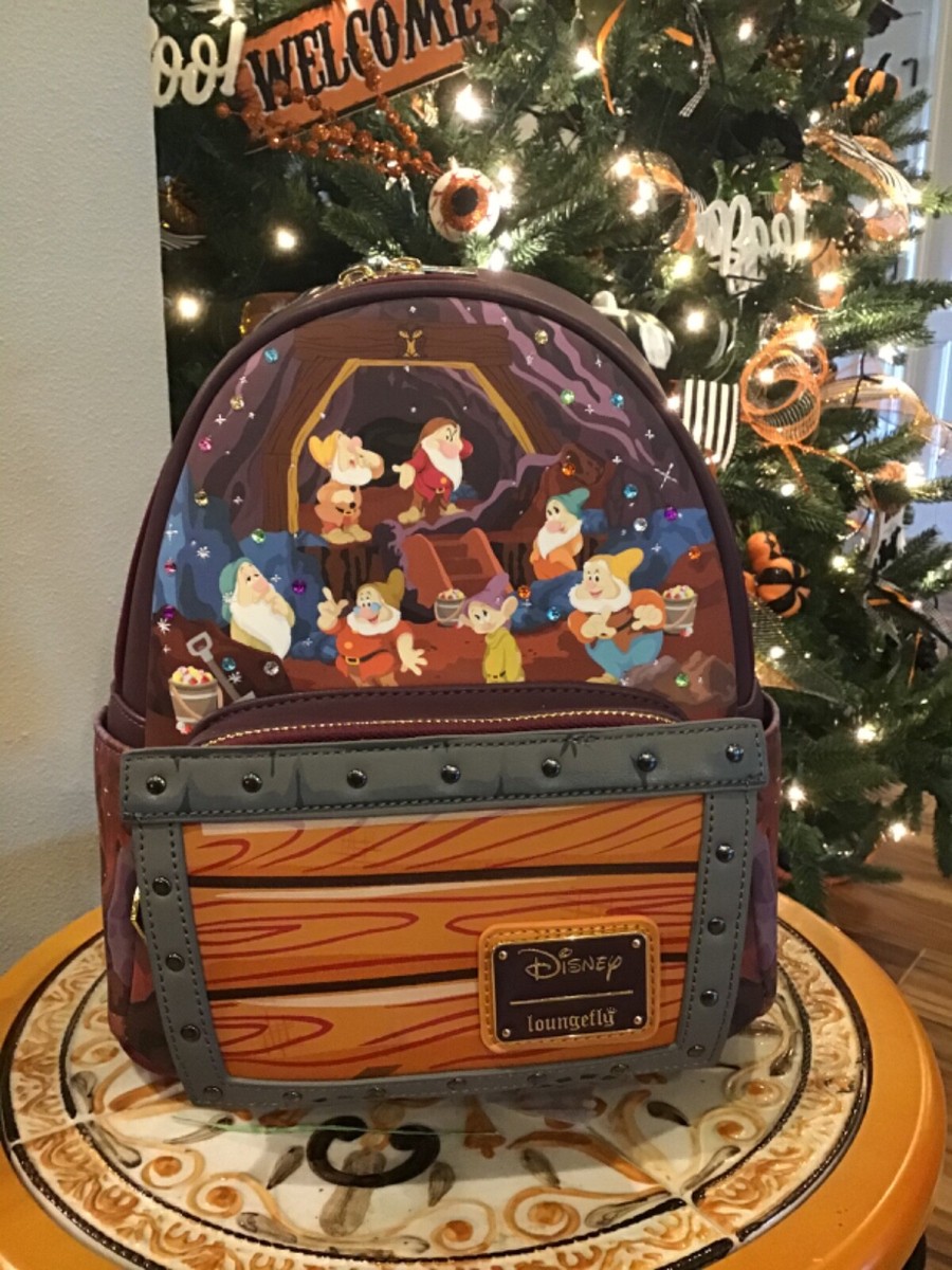 Loungefly Disney 白雪姫 7人のこびと ショルダーバッグ 関税込 Loungefly】白雪姫 7人のこびと トート ショルダーバッグ Amazon