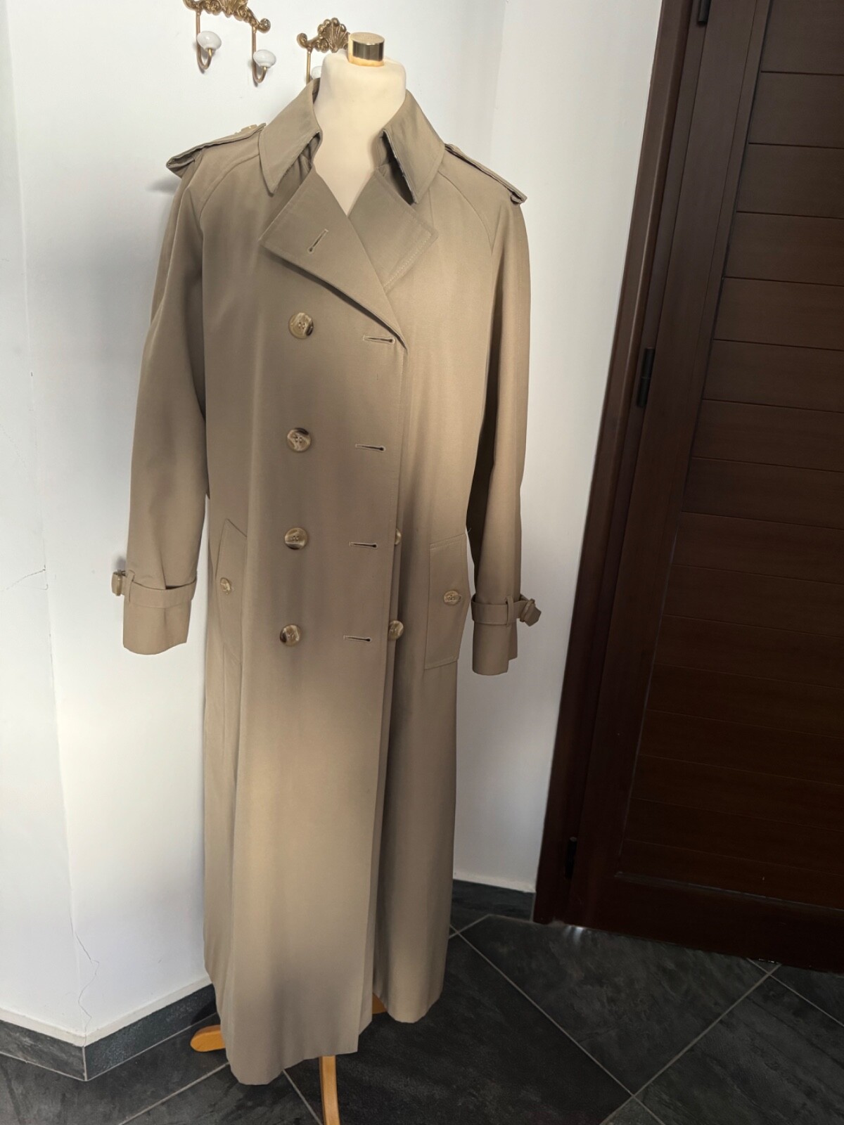 Elegant size 12 trench coat for women-image