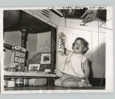 Adorable Baby Plays With Kitchen Toxins STRANGE DOMESTIC US 1960 Press Photo
