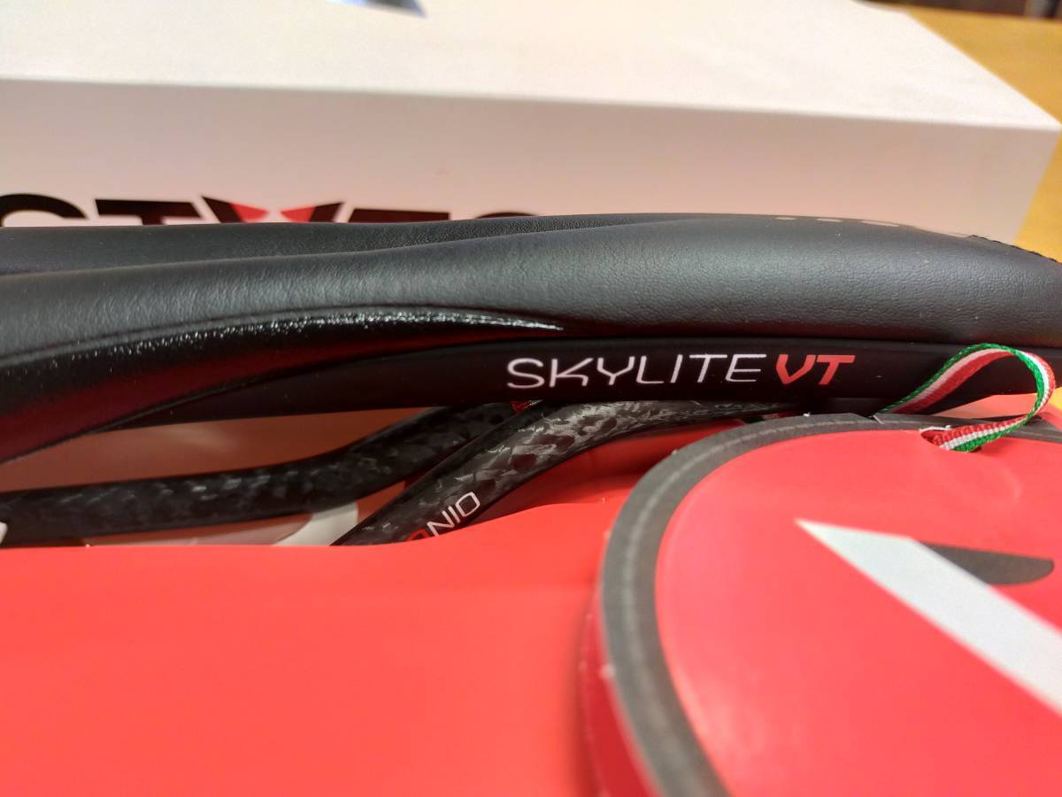 Astute Skylite VT 275 Saddle Black Carbon Rail 135mm 7x9mm Astute Skylite VT 275 Saddle Black Carbon Rail 135mm 7x9mm