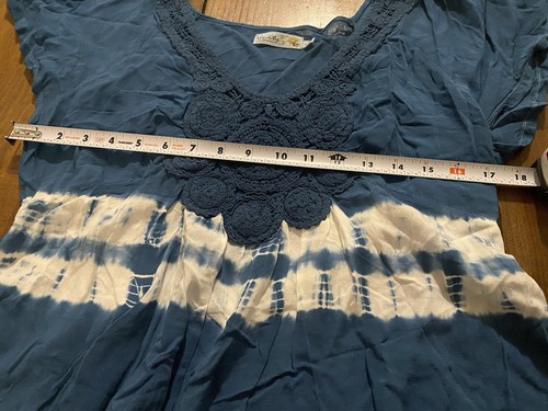Unity World Wear Women’s Large Turquoise Crochet Embellished Tie Dye Shirt Top - Picture 7 of 9