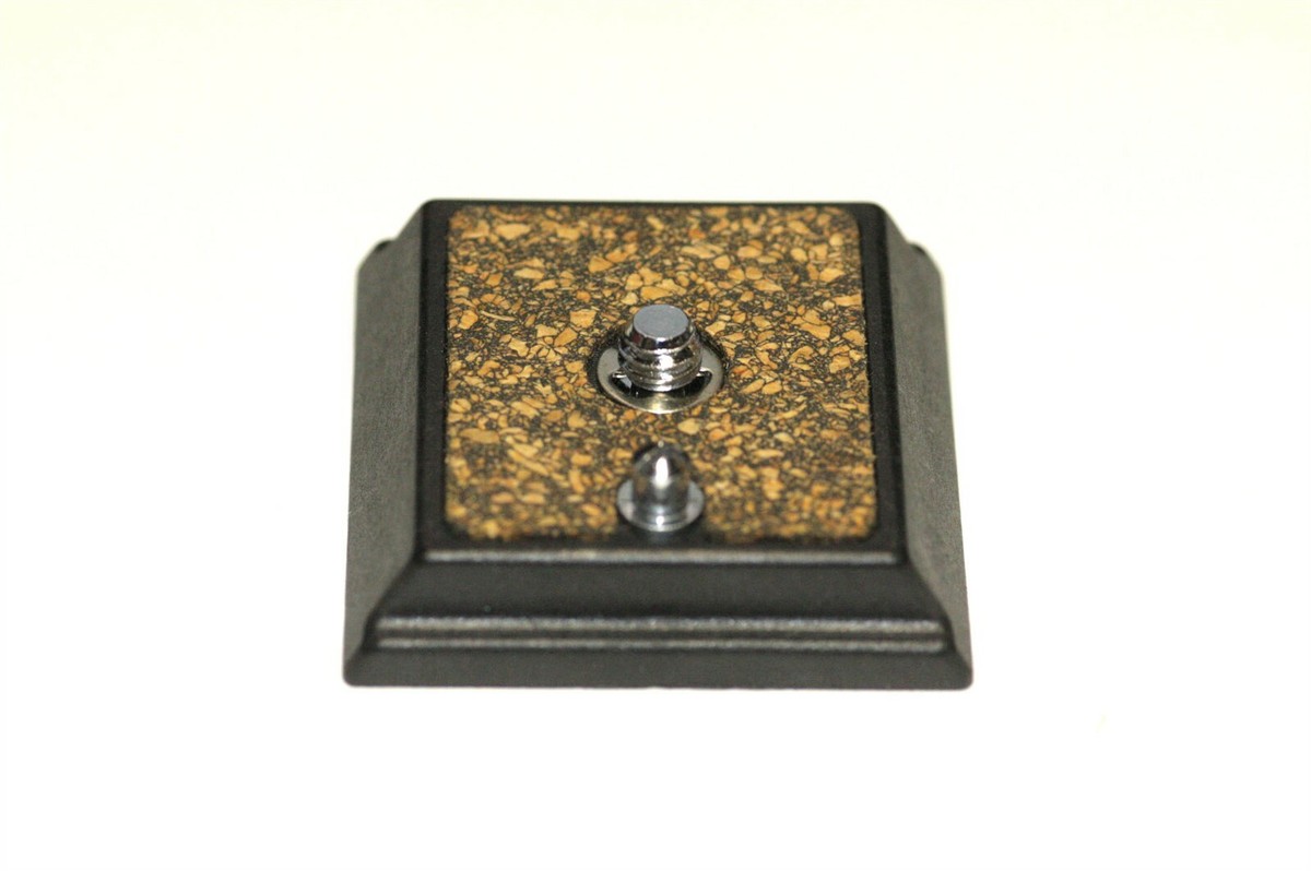 Quick release plate for Velbon Light 480 Video Tripod with Vel-flo 6 PH-148 head Quick release plate for Velbon Light 480 Video Tripod with Vel-flo 6 PH-148 head