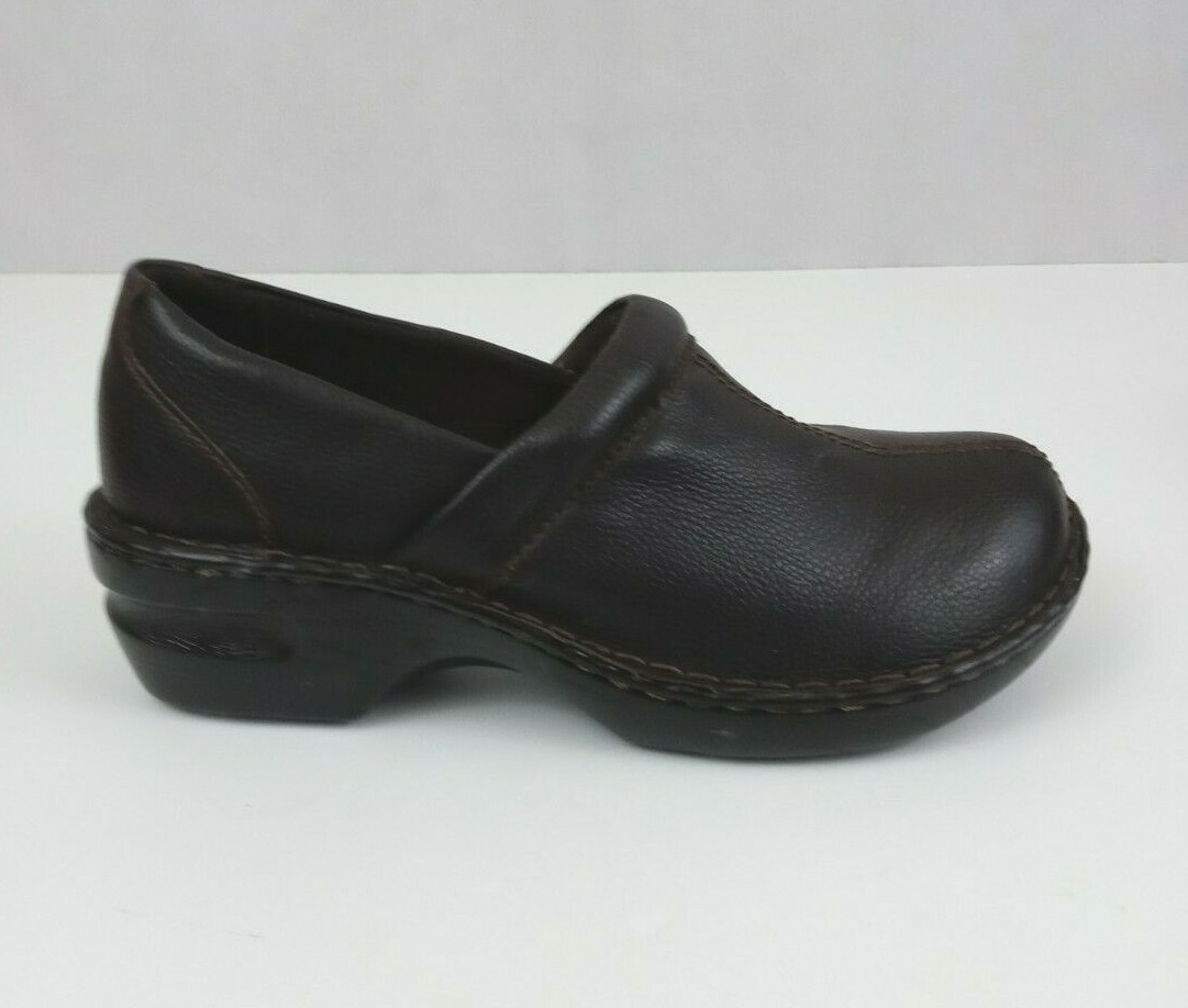 Thom McAn Womens Brown Leather Mules Clogs Slip-On Shoes Size 10W Thom McAn Womens Brown Leather Mules Clogs Slip-On Shoes Size 10W