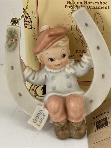 1991 Enesco Memories Of Yesterday 'Lucky Me' Boy On Horseshoe Ornament 525448 - Imagen 2 de 12