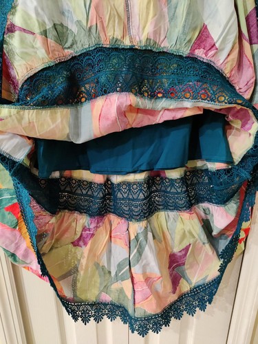 Time and Tru Damen mehrfarbig gestufter Maxirock mit Blumenmuster neu mit Etikett Größe XS 0-2 - Bild 3 von 4