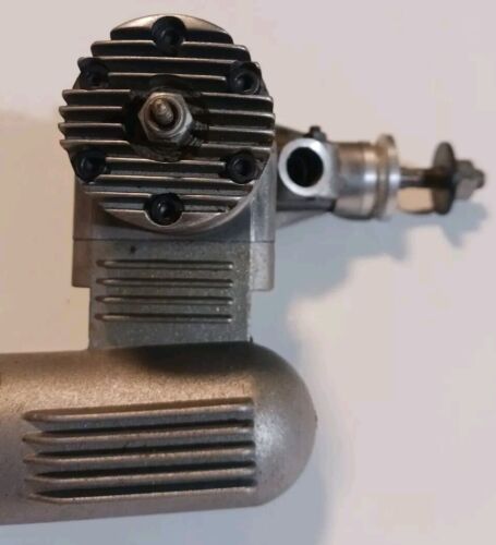 Magnum GP 40 R/C engine - Picture 3 of 5