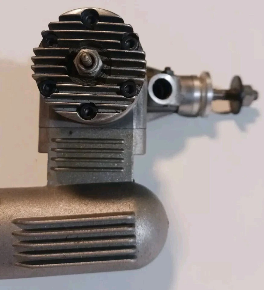 Magnum GP 40 R/C engine - Image 3 of 4