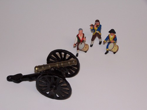 Cast Iron Cannon & Wooden Soldiers 5" Tall - Picture 2 of 6