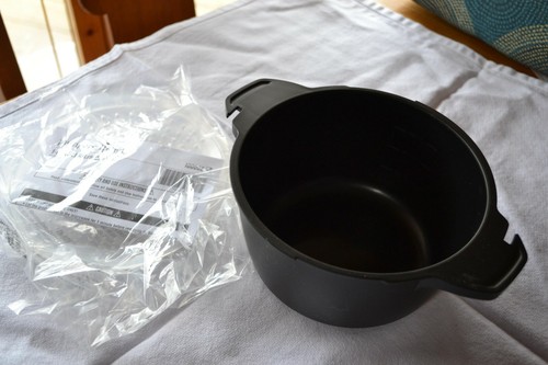 Pampered Chef 1 QT MICRO-COOKER® Microwave Pot -Sides or Singles Drain & Strain  - Picture 2 of 3