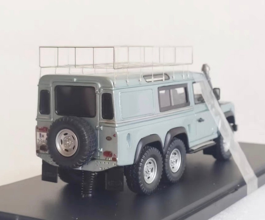 Corgi Land Rover Defender ミニカー 1:43 s-l400.jpg