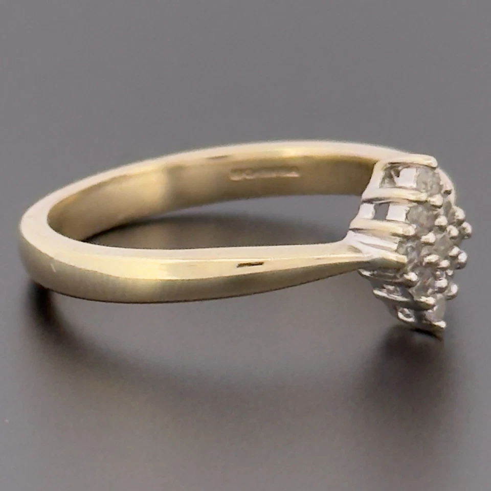 Anillo con racimo de diamantes de oro amarillo de 9 quilates talla L con sello Foto 2 de 4