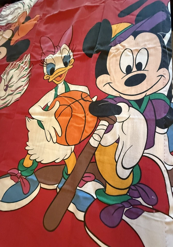 Винтажная занавеска Disney одна панель Mickey Minnie Daffy Daisy Sports 62x41"" - Изображение 4 из 4