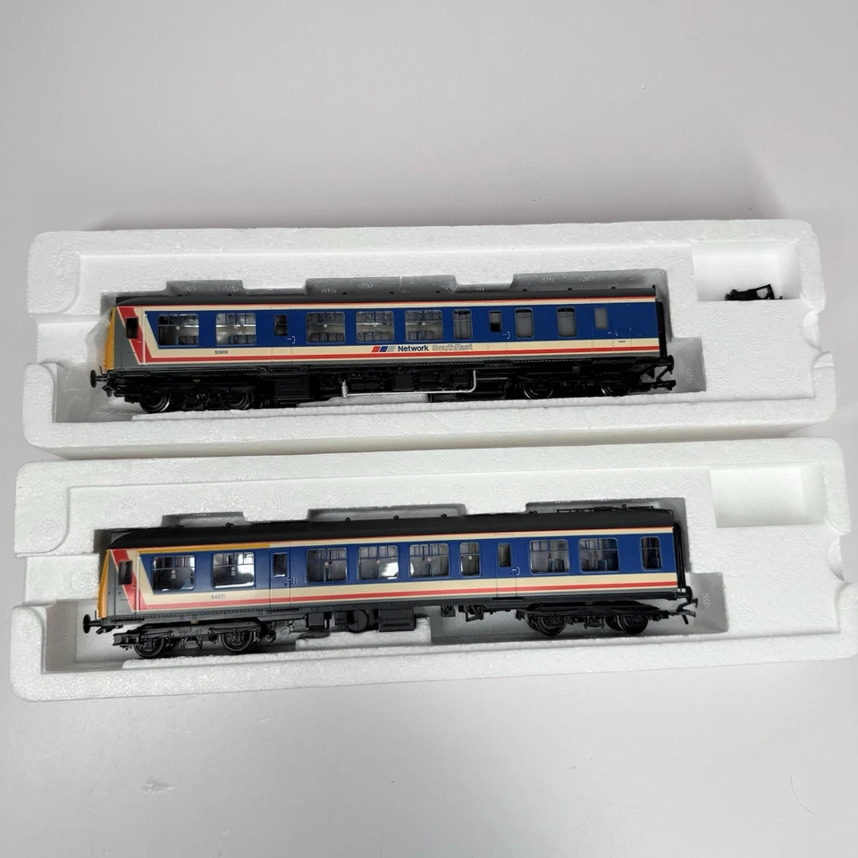 OO Scale Branch Line 32-901 Class 108 DMU 2 Car Network Southeast DCC Ready - Image 2 of 4