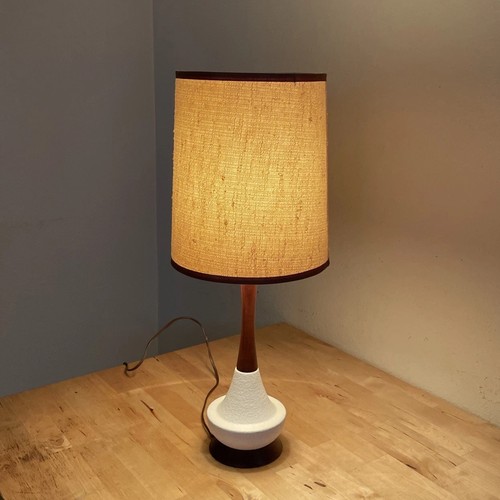Vintage Mid Century Modern Teak Struktur Keramik Tischlampe Danish mit Schirm Mcm