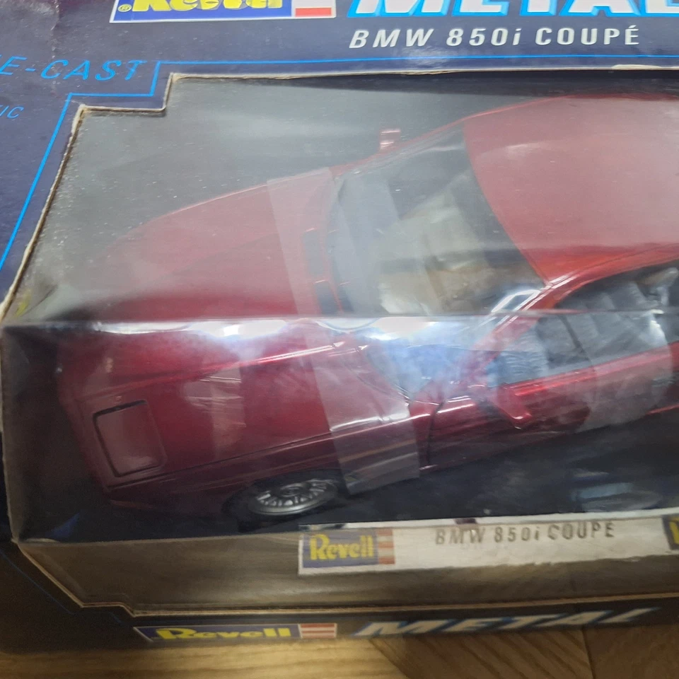 BMW 850 i MARCA REVELL SCALA 1/18 - Immagine 3 di 4