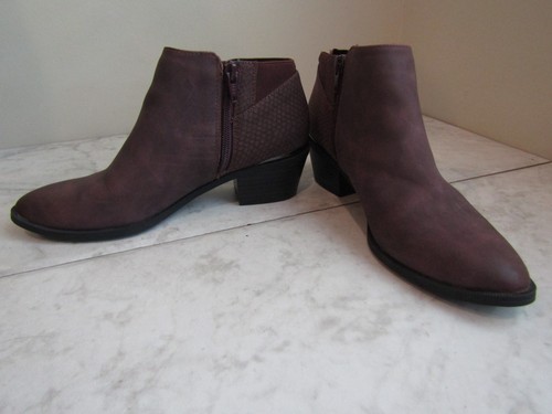 Simply Vera Vera Wang Vienna Wine Croc Trim Side Zip Bootie Shoes Women's 6.5 M - Picture 3 of 5