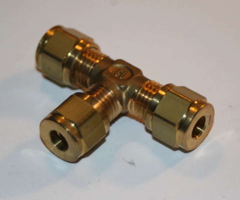 1/4 Tube Brass Tee Compression Fitting HOKE GYROLOK 4TTT-BR - Image 2 of 3