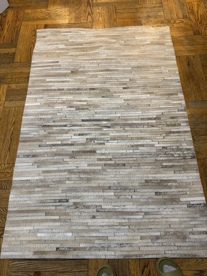 Alfombra de cuero de vaca Nuloom Foto 3 de 3