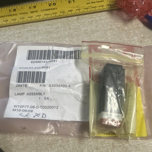 NSN 6240-01-432-5091 LAMP ASSEMBLY P/N A3204105-4 - Picture 2 of 3