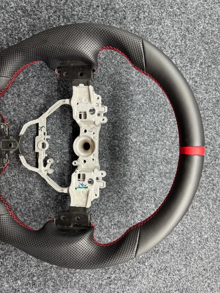 VOLANTE DE FIBRA DE CARBONO HEAT LEXUS PARA ISF IS200/250/300/350/200T/500 14-23 Foto 3 de 4