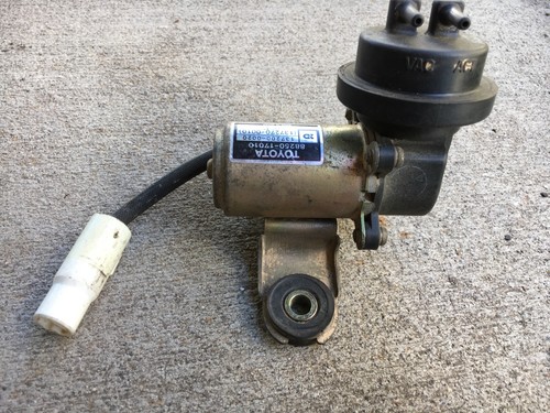 Toyota 85-86 MR2 AW11 Cruise Control Vacuum Pump - Picture 2 of 3