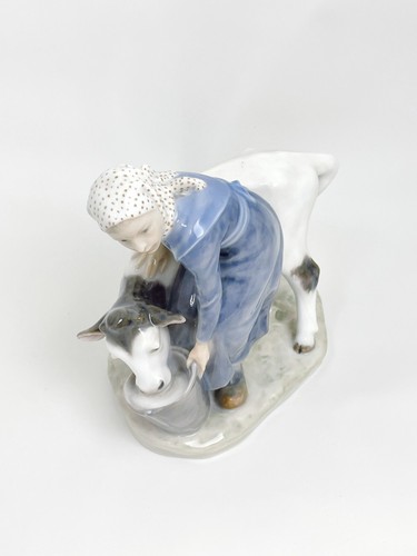 Royal Copenhagen -- Girl with Calf. No 799 - Picture 10 of 11