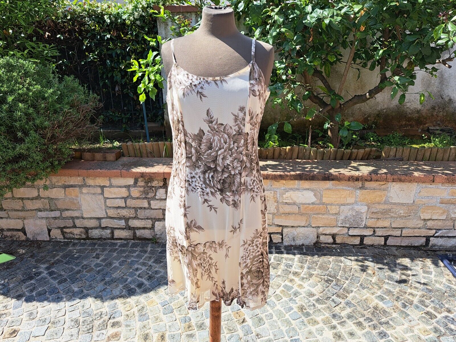 Foto 1 di 9