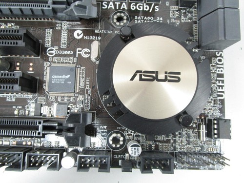 ASUS Z97M-Plus incluye bisel de E/S y 2 cables SATA - Imagen 4 de 11