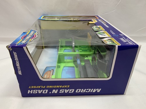 Micro Machines Micro Gas N’ Dash Expanding Playset 2021 Series 3 w/ 10 Vehicles - Picture 3 of 8