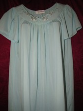 Miss Elaine Womens Nightgown Blue Embroidered Floral Short Sleeve Sz M