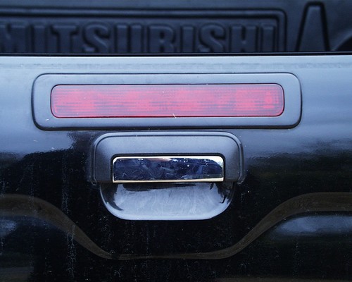 Luz de freno de puerta trasera roja para Mitsubishi L200 MK4 / Strada 1995-2006 - Imagen 4 de 4