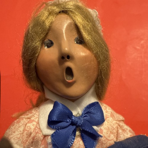 Byers Choice Williamsburg Lady With Doll. 2001 With Tag 9” Tall. - Picture 8 of 8