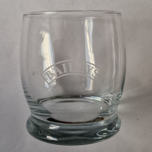 BAILEYS Glass Curved Base Irish Cream White Etched Logo Tumbler Whiskey Liqueur - Foto 4 di 8