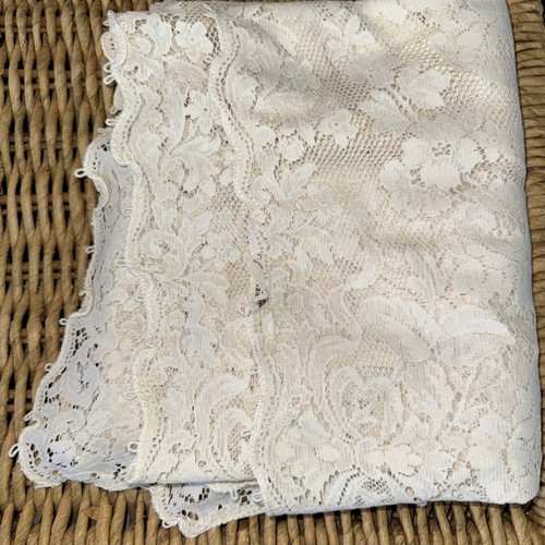 VTG Quaker Lace Cloth Antique Floral Lace 50” X 74” Tablecloth Table Cover Read - Picture 6 of 12