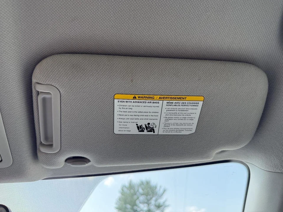 Viseira solar lateral direita do passageiro Nissan Sentra 2013-2014 cinza - Imagem 3 de 4